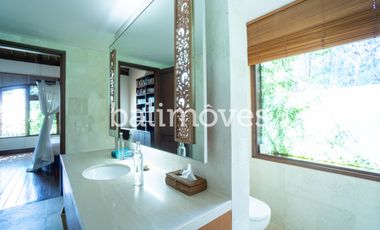 Vila Mewah dengan Lima Kamar Tidur yang Indah di Tepi Pantai Sanur