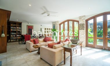 Vila Mewah dengan Lima Kamar Tidur yang Indah di Tepi Pantai Sanur