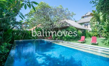 Vila Mewah dengan Lima Kamar Tidur yang Indah di Tepi Pantai Sanur