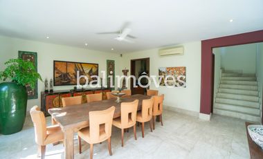 Vila Mewah dengan Lima Kamar Tidur yang Indah di Tepi Pantai Sanur