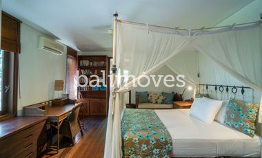 Vila Mewah dengan Lima Kamar Tidur yang Indah di Tepi Pantai Sanur