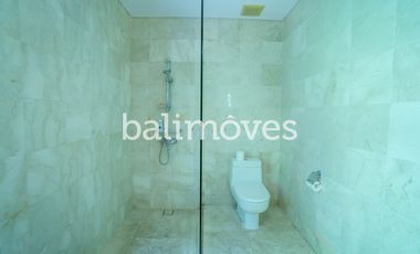 Vila Mewah dengan Lima Kamar Tidur yang Indah di Tepi Pantai Sanur