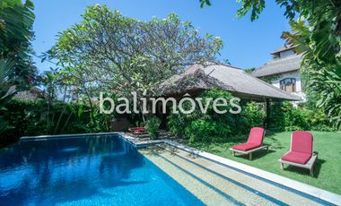 Vila Mewah dengan Lima Kamar Tidur yang Indah di Tepi Pantai Sanur