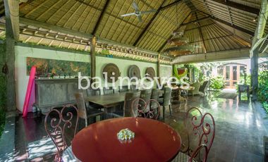 Vila Mewah dengan Lima Kamar Tidur yang Indah di Tepi Pantai Sanur