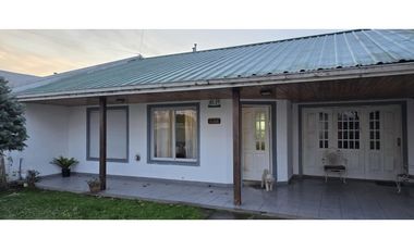 Casa de 3 ambientes con garage en excelente ubicación