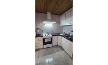Casa de 3 ambientes con garage en excelente ubicación