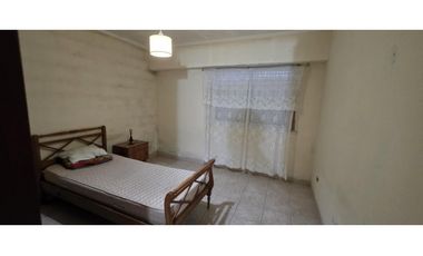 Casa de 3 ambientes con garage en excelente ubicación