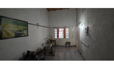 Casa de 3 ambientes con garage en excelente ubicación