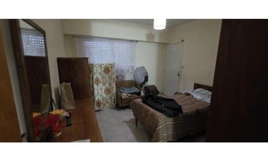 Casa de 3 ambientes con garage en excelente ubicación