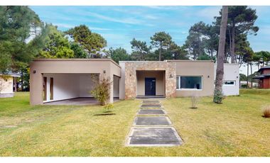 Casa de categoria, 3 dormitorios, Piscina. GN, Pinamar