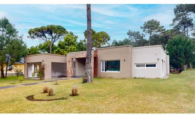 Casa de categoria, 3 dormitorios, Piscina. GN, Pinamar
