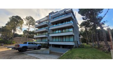 Vendo 4 ambientes, moderno con terraza y cochera propia