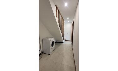 Vendo 4 ambientes, moderno con terraza y cochera propia