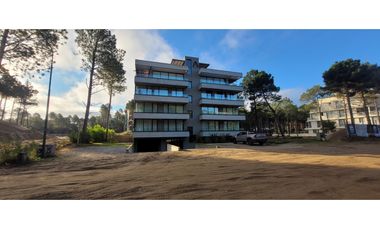 Vendo 4 ambientes, moderno con terraza y cochera propia