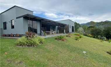 CASA EN PARCELACIÓN VA SAN ANTONIO - LA CEJA