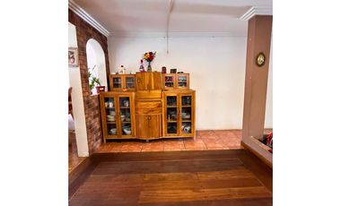 Venta de Casa, Cuenca, Baños 218m²