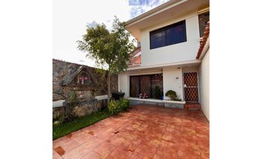 Venta de Casa, Cuenca, Baños 218m²