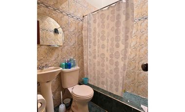 Venta de Casa, Cuenca, Baños 218m²