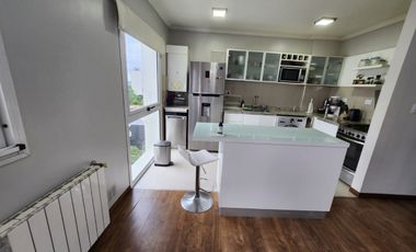 VENDO PISO EN ZONA PARQUE 3 DORMITORIOS, 3 BAÃOS, COCHERA U$S 270.000.