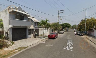 Casa en Venta en Prolongación Hidalgo, a 10 min del Malecón de Veracruz.