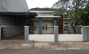 Disewakan rumah full isi cluster elit