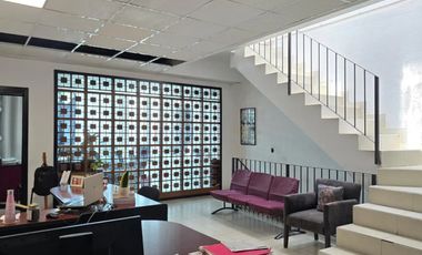 Se vende bodega en Jardines del Bosque