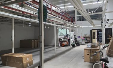 Se vende bodega en Jardines del Bosque