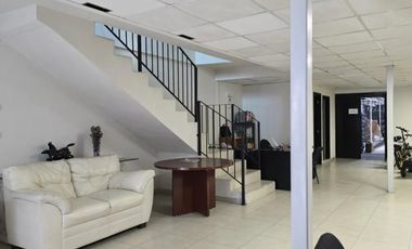 Se vende bodega en Jardines del Bosque