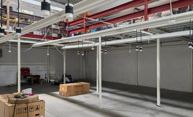 Se vende bodega en Jardines del Bosque