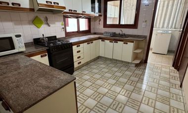 SE ALQUILA DEPARTAMENTO DE 3 HABITACIONES Y COCHERA - DR. ADOLFO GUEMES ESQ SANTIAGO DEL ESTERO