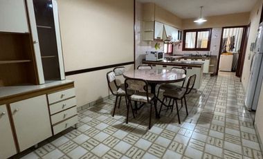 SE ALQUILA DEPARTAMENTO DE 3 HABITACIONES Y COCHERA - DR. ADOLFO GUEMES ESQ SANTIAGO DEL ESTERO