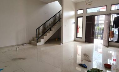 Di Jual Rumah 2Lt Villa melati mas Brand New