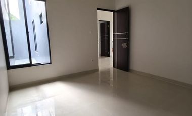 Di Jual Rumah 2Lt Villa melati mas Brand New