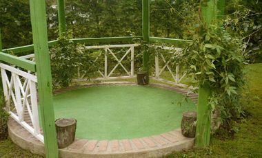 Hermosa casa en venta en Cumbayá – La Primavera 2 con amplio terreno y jardín