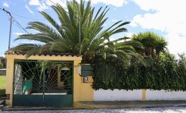 Hermosa casa en venta en Cumbayá – La Primavera 2 con amplio terreno y jardín