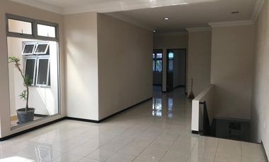 Rumah dijual Jl elang Manahan Solo