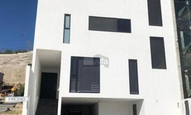 Casa sola en renta en Moncayo, Residencial Lago Esmeralda