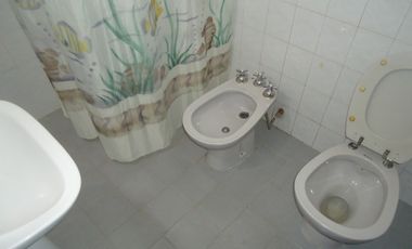 BÂ° AMEGHINO SUR, IMPECABLE VIVIENDA ESQUINA, A METROS DE RUTA 20.-
