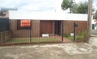 BÂ° AMEGHINO SUR, IMPECABLE VIVIENDA ESQUINA, A METROS DE RUTA 20.-
