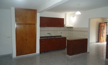 BÂ° AMEGHINO SUR, IMPECABLE VIVIENDA ESQUINA, A METROS DE RUTA 20.-