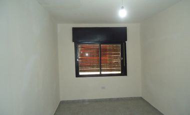 BÂ° AMEGHINO SUR, IMPECABLE VIVIENDA ESQUINA, A METROS DE RUTA 20.-