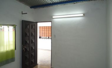 BÂ° AMEGHINO SUR, IMPECABLE VIVIENDA ESQUINA, A METROS DE RUTA 20.-