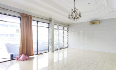 Villa di Jalan Samanhudi ( Sebelah Srikandi )