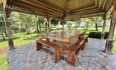 RUMAH VILLA JAVANESSE STYLE DENGAN KEBUN NAN LUAS DI PURWAKARTA