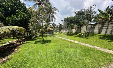 RUMAH VILLA JAVANESSE STYLE DENGAN KEBUN NAN LUAS DI PURWAKARTA