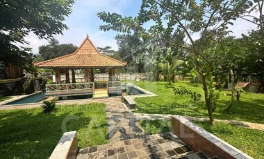 RUMAH VILLA JAVANESSE STYLE DENGAN KEBUN NAN LUAS DI PURWAKARTA