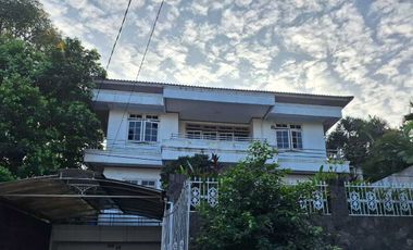 Rumah Asri  Siap Huni Di Cinere 2 lantai Hadap Barat