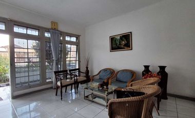 Rumah Asri  Siap Huni Di Cinere 2 lantai Hadap Barat