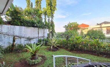 Rumah Asri  Siap Huni Di Cinere 2 lantai Hadap Barat