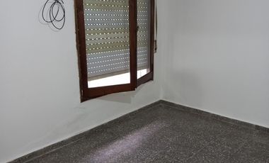 ALQUILO CASA INTERNA 2 DORM. BÂ° YOFRE NORTE!!!!!